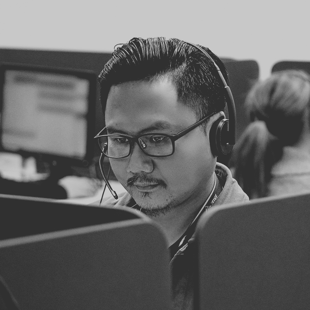 Man working in support call center